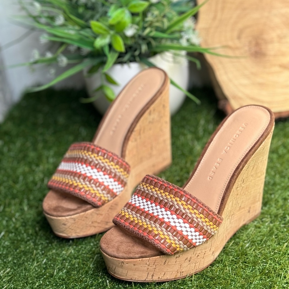 Veronica Beard
Dali Sand Suede Peep-Toe Wedge Platform Sandals size 5.5 women - Picture 13 of 13